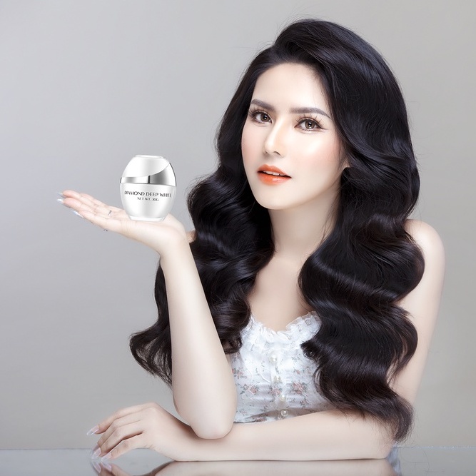 Kem Kim Cương Trắng Hồng Căng Bóng Thu Nhỏ Chân Lông Nâng Tông Trẻ Hóa Chính Hãng HuGi Beauty 30g (Mẫu Nâng Cấp)