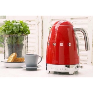 Ấm siêu tốc SMEG KLF04 đỏ siêu xinh có điều chỉnh nhiệt độ