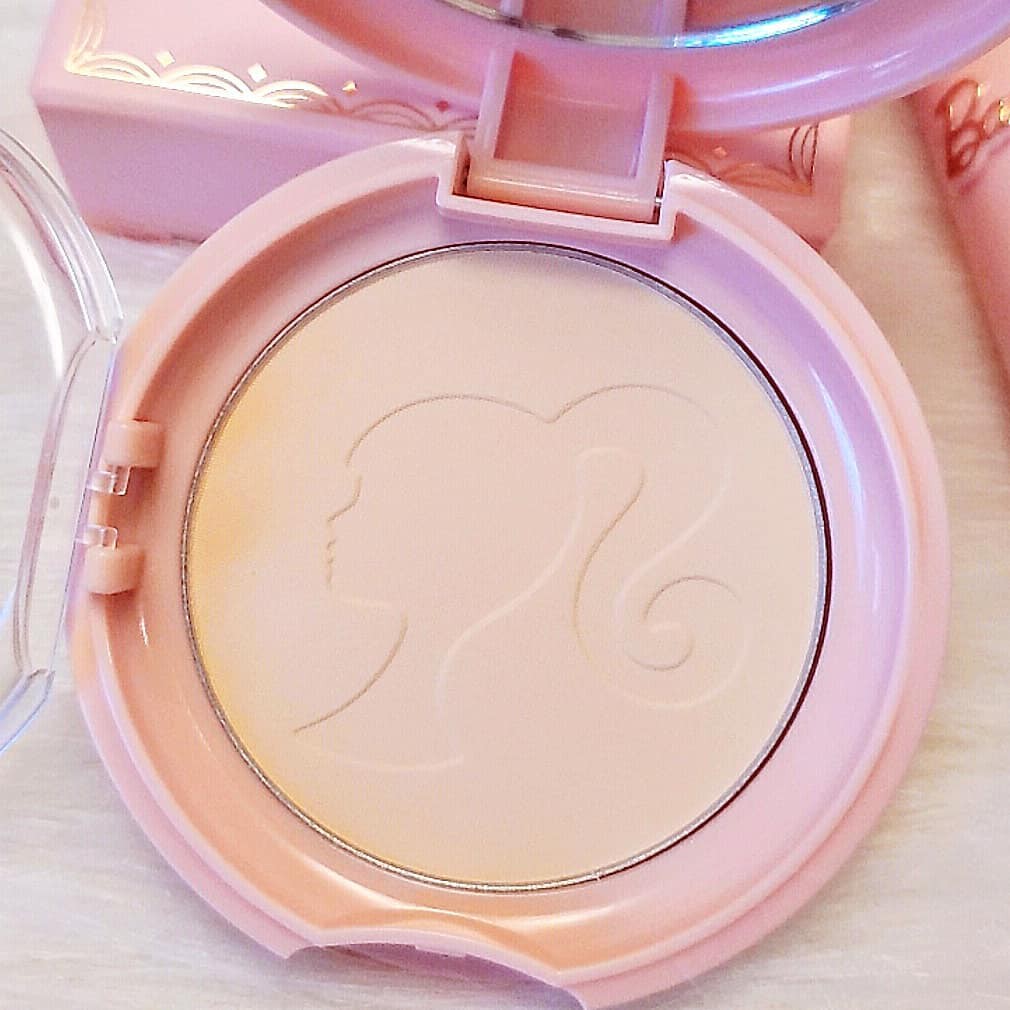 Phấn phủ kiềm dầu, căng bóng hồng da Eglips x Barbie Blur Powder Pact - HONGS BEAUTY