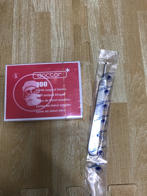 Lưỡi dao mổ 11 ( hộp 100 cái) Tặng 1 cán dao mổ