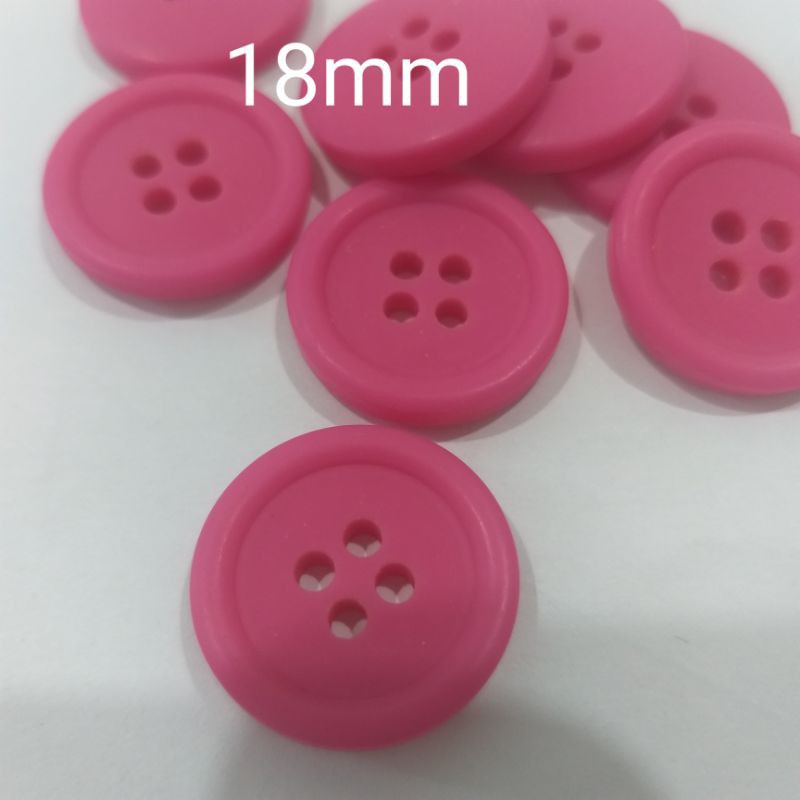 Nút nhựa màu, 4 lỗ , size 14mm đến 18mm.(set 20 nút/7k)