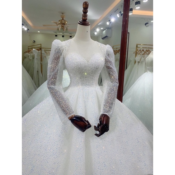 Váy cưới siêu lấp lánh
