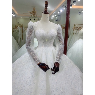 Váy cưới siêu lấp lánh