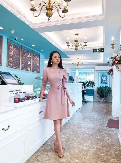 Đầm hồng cổ vuông nút bọc xt | BigBuy360 - bigbuy360.vn