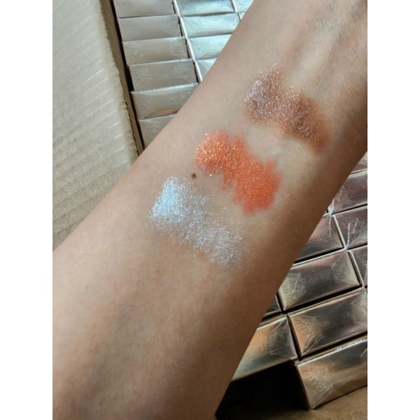 Phấn Mắt Bắt Sáng Dạng Thỏi 2 Đầu Làm Sáng