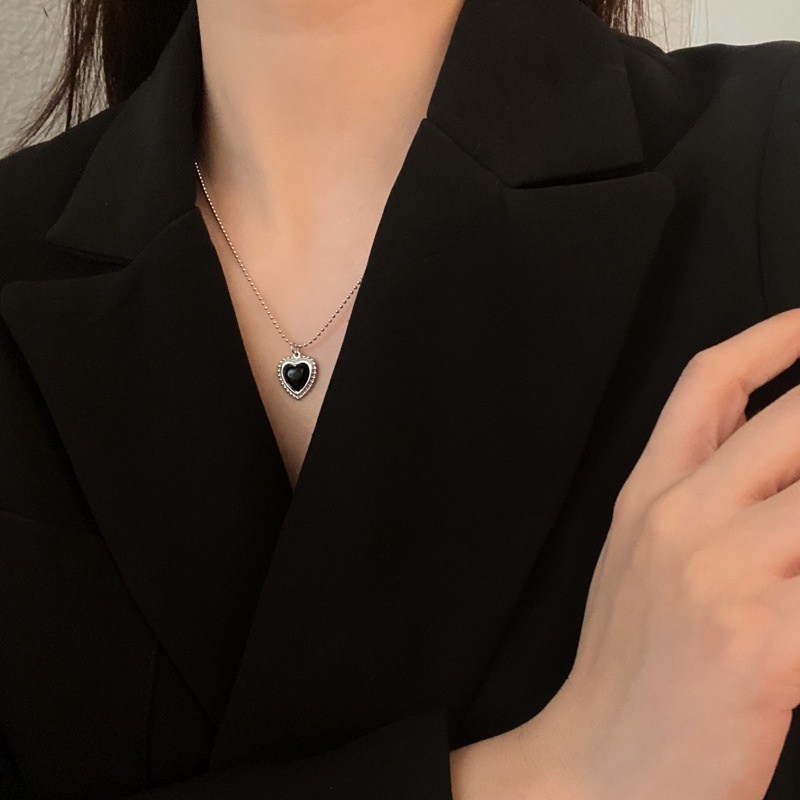 Dây chuyền mặt trái tim màu đen đơn giản cho nữ