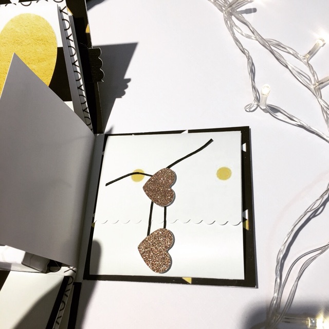 Hộp ảnh   love box vàng đen 10 cm