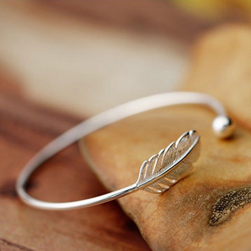 Vòng đeo tay mạ bạc thiết kế tối giản dành cho nữ