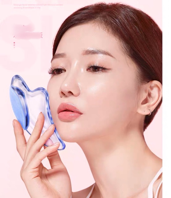 Thanh lăn massa công dụng: có phần rửa mặt, tẩy tế bào chết và massage. | BigBuy360 - bigbuy360.vn