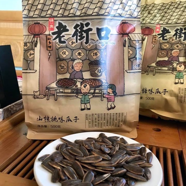 Hướng Dương Mật Ong Caramen Tẩm Vị Bà Già Laojiekou Mới Gói 500Gram