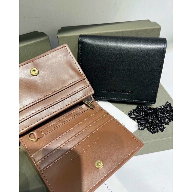 Ví CNK ngắn phù hợp với mọi phong cách kèm xích đeo chéo