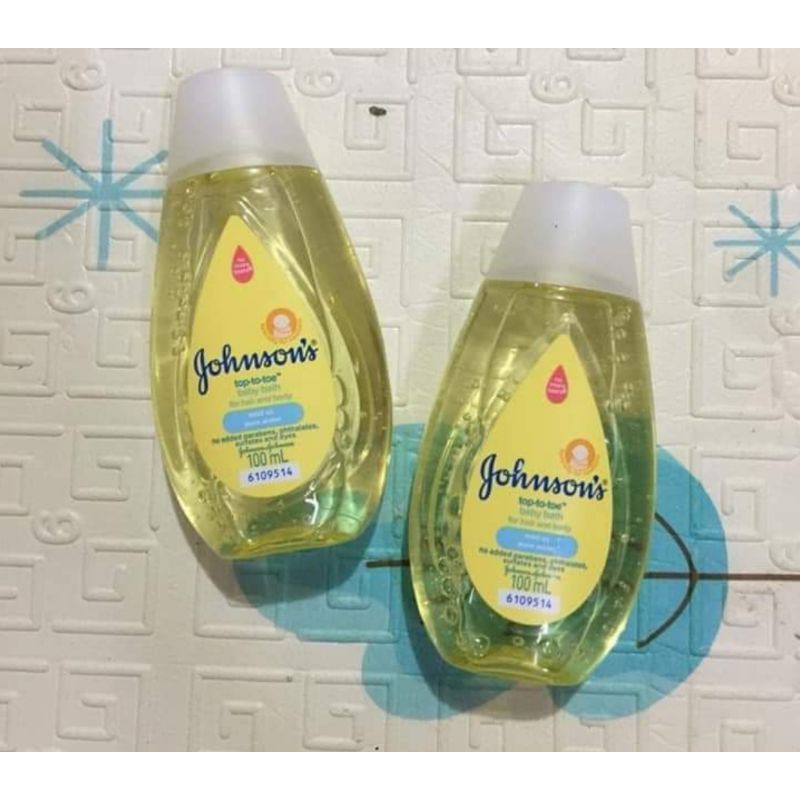 sữa tắm toàn thân Johnson's làm sạch một cách nhẹ nhàng làn da mỏng manh của trẻ sơ sinh và dịu nhẹ