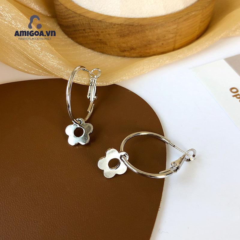 ✨✨Bông Tai Hình Tròn Thiết Kế Đục Lỗ Họa Tiết Hoa Nhỏ Xinh Xắn Thời Trang