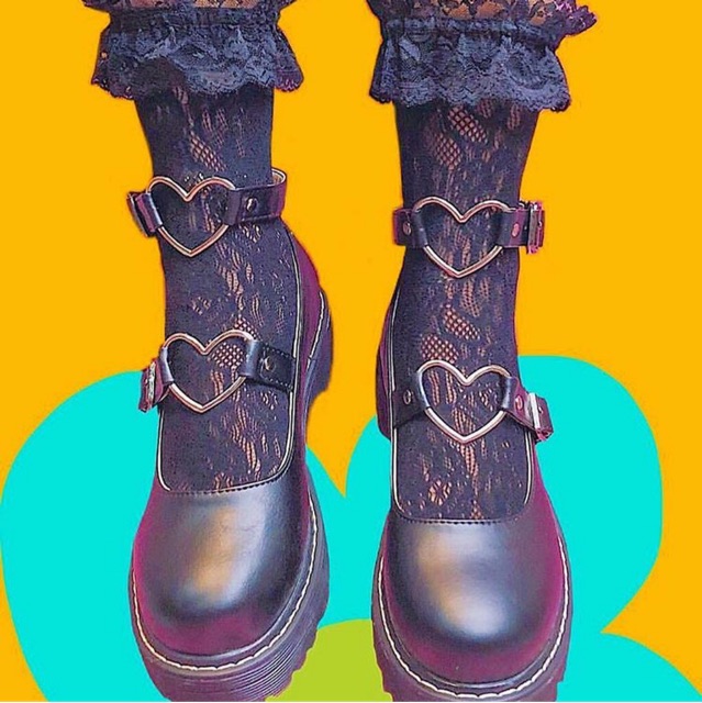 Pass giày bên shoptheinfinity