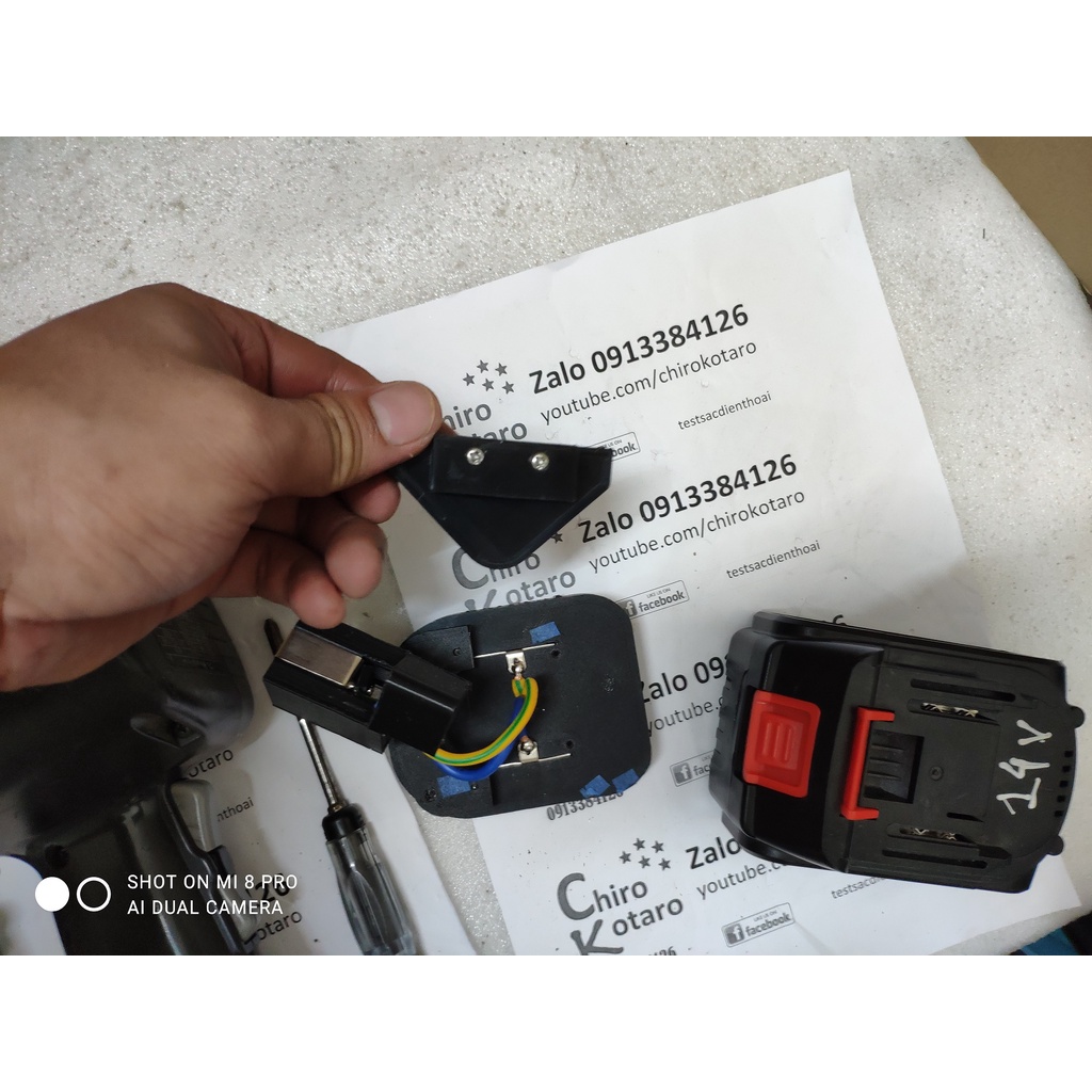 Đế chuyển pin cho máy cắt cáp IZUMI pin NiCD dạng đút sang dùng hộp pin Makita LXT cài 12V 14V 18V 21V