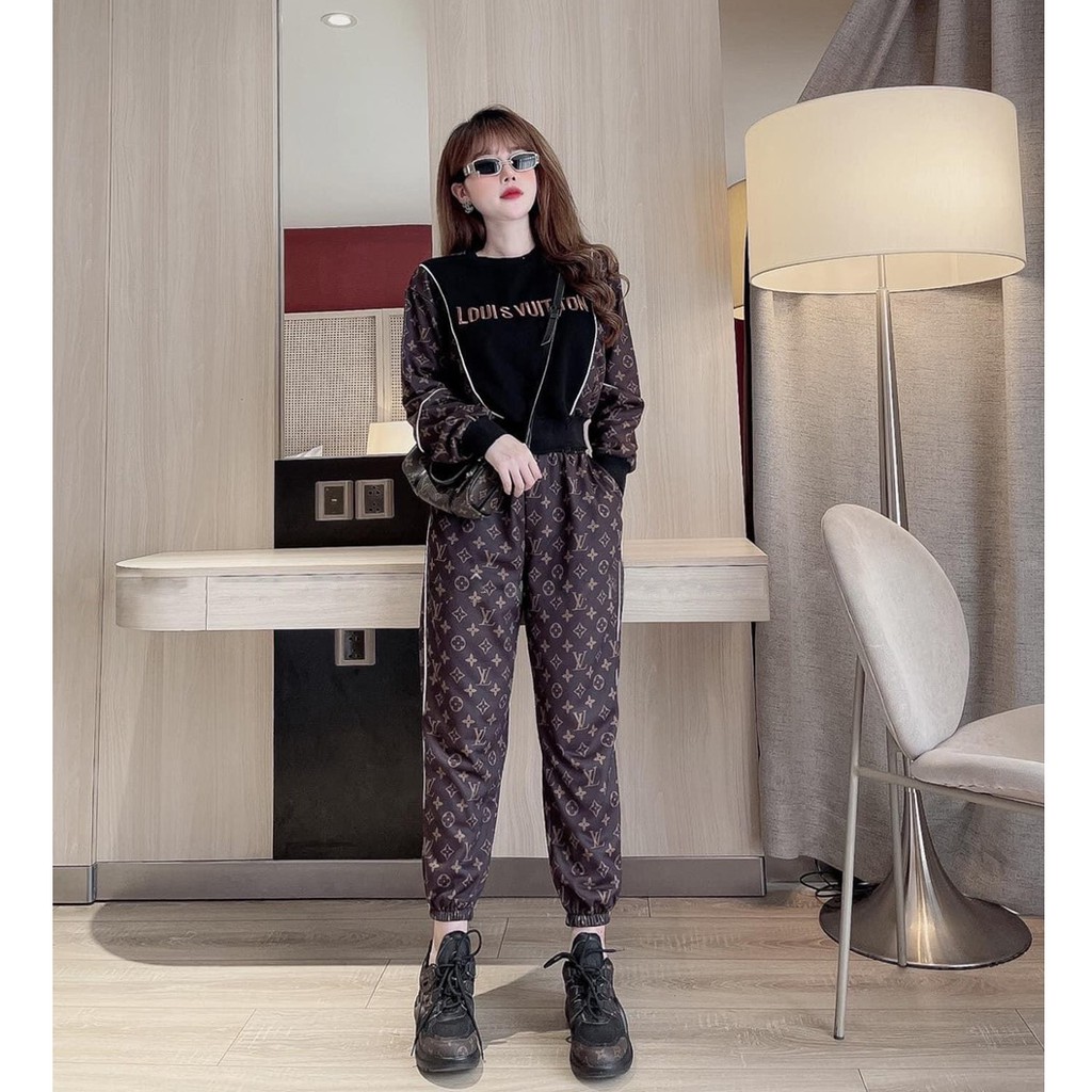 Áo sweater nữ chất vải trơn mịn phối quần lửng bó ống kiểu dáng trẻ trung cá tính 8A01678