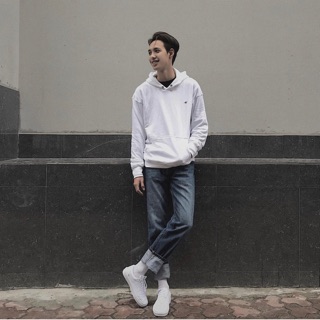 Áo hoodie champion trắng ( chỉnh lại 250k để mng dc xài mã giảm giá , có gì sẽ bù 10k để trong túi áo hoodie nhé )