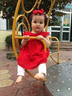 Váy ren đỏ HM