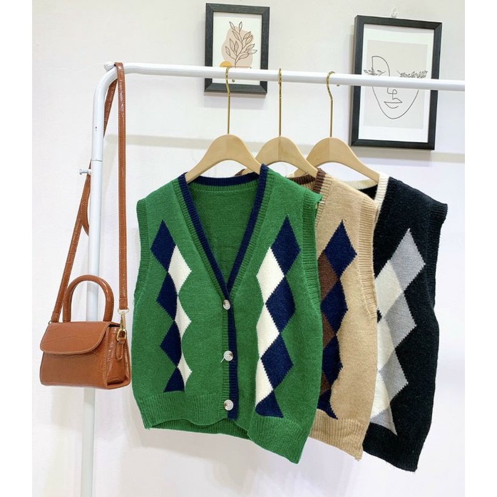 Áo len gile nữ - hình quả trám khuy