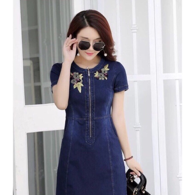 Đầm jean thêu hoa phối dây kéo