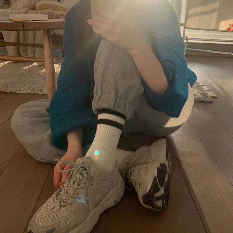 Vớ cotton Cổ Vừa Kẻ Sọc Trắng Đen Phong Cách Harajuku Thời Trang Đường Phố Hàn Quốc Cho Nam Và Nữ