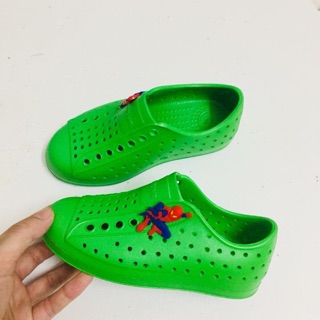 Giày native