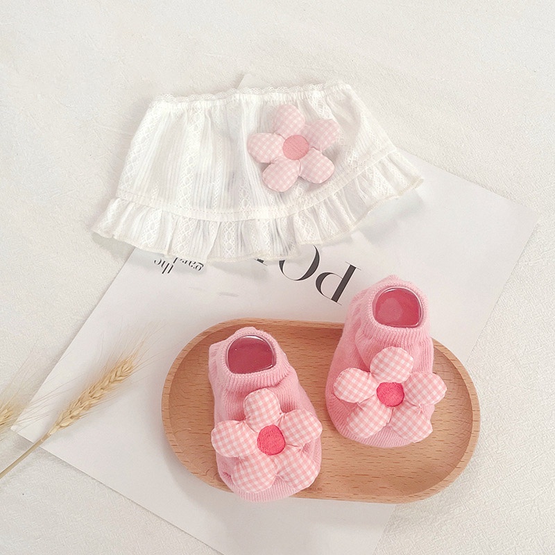 Vớ Em Bé Gái Sơ Sinh Màu Trơn Thêu Hoa Dễ Thương