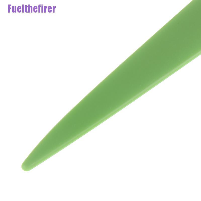 Dụng Cụ Cạo Làm Bánh Bằng Nhựa Tiện Dụng