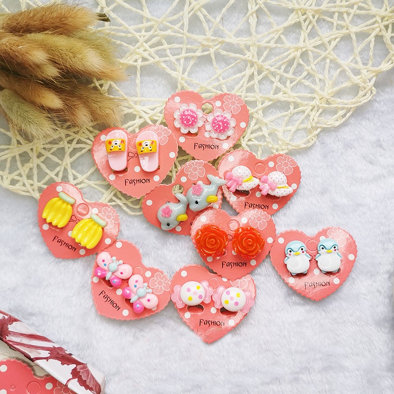 Bông Tai Dạng Kẹp Hình Trái Tim Hoạt Hình Ba Chiều Bằng Nhựa Resin Không Gây Dị Ứng Phong Cách Hàn Quốc Cho Bé Gái