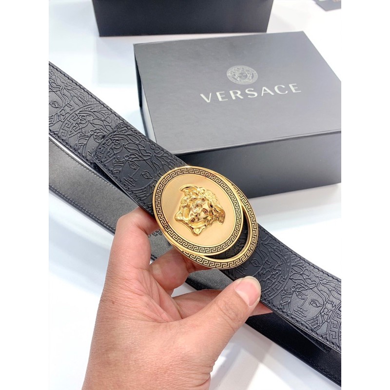 thắt lưng da hai mặt khoá logo kim loại mạ vàng versace