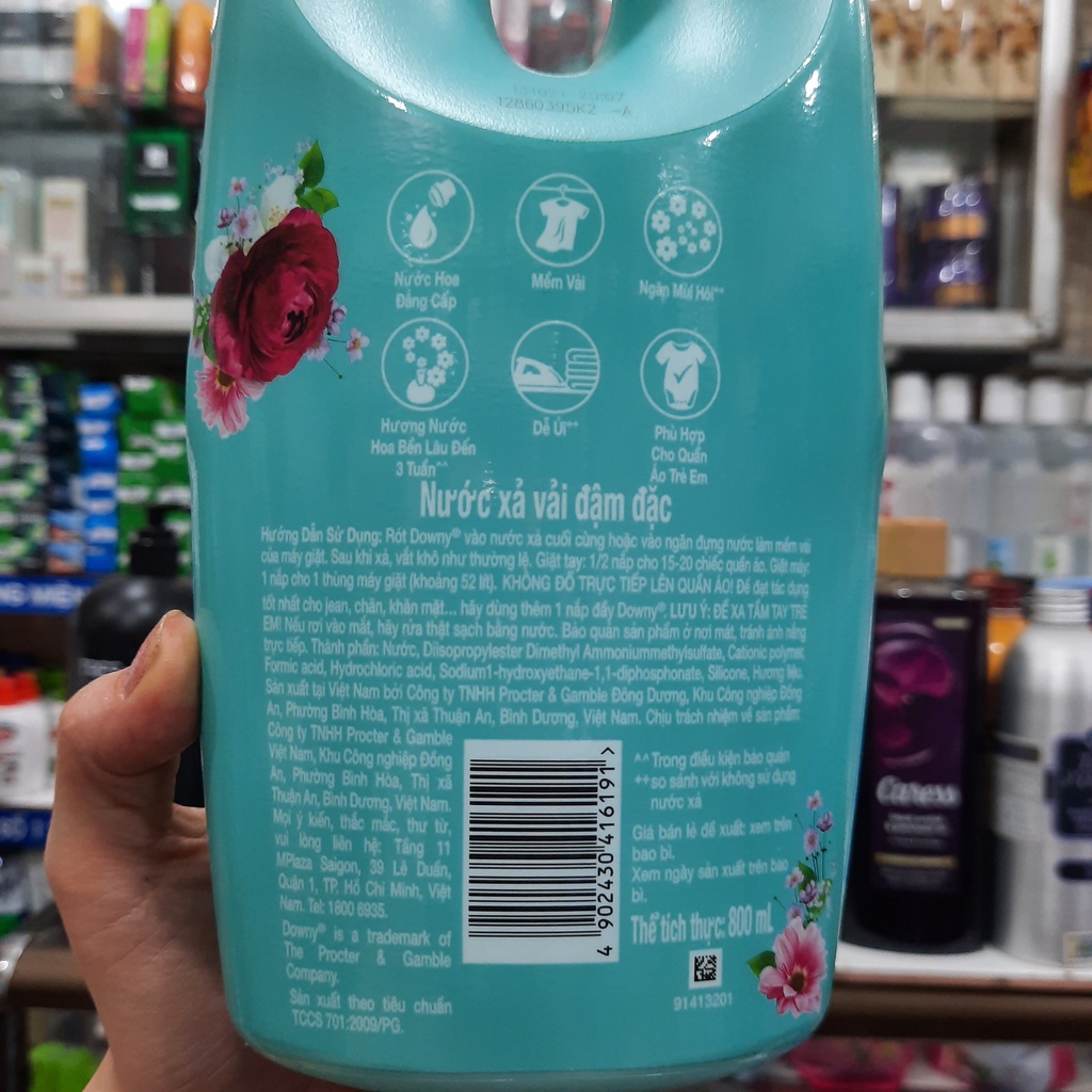 Nước xả vải Downy Đóa hoa thơm mát chai 800ml