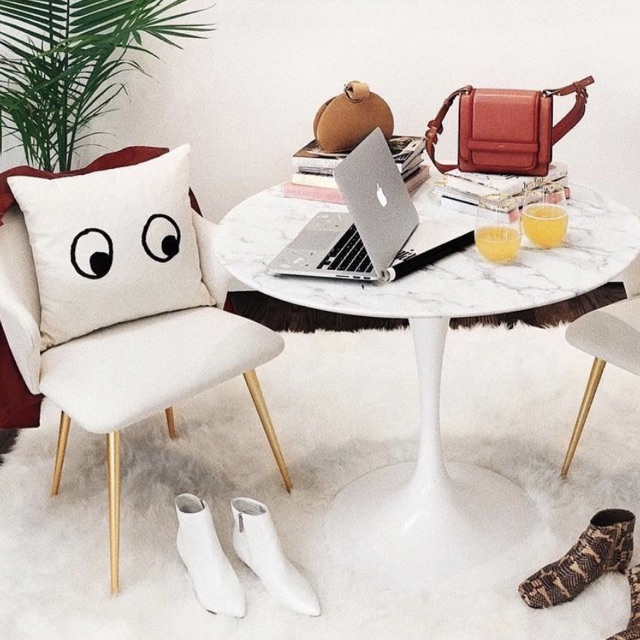 GỐI VUÔNG TRANG TRÍ: LOOKING GOOD & SHUT EYES