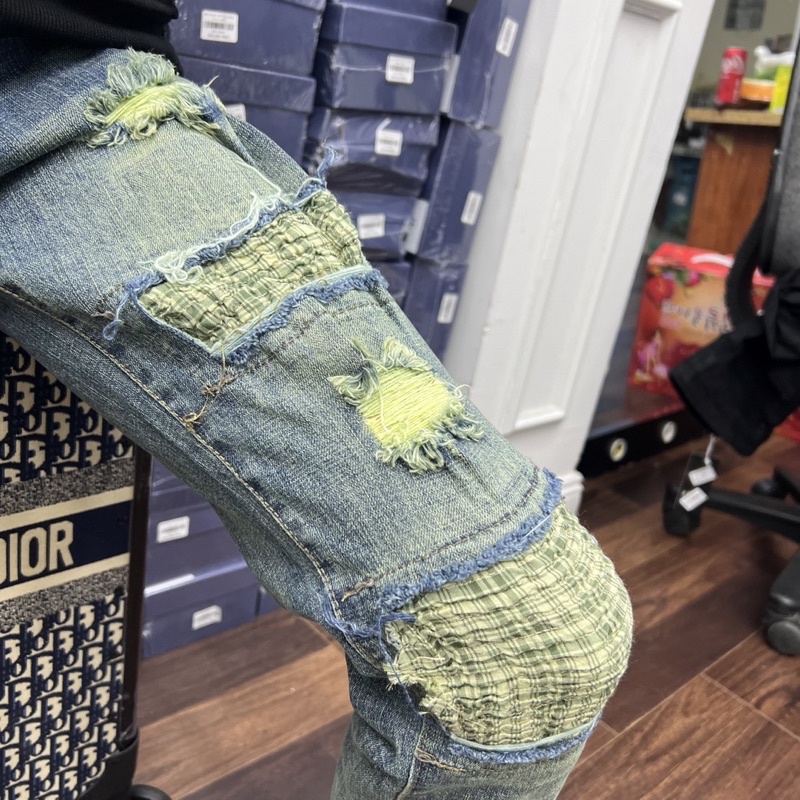 Quần jeans rách vá vải bò cao cấp 2022