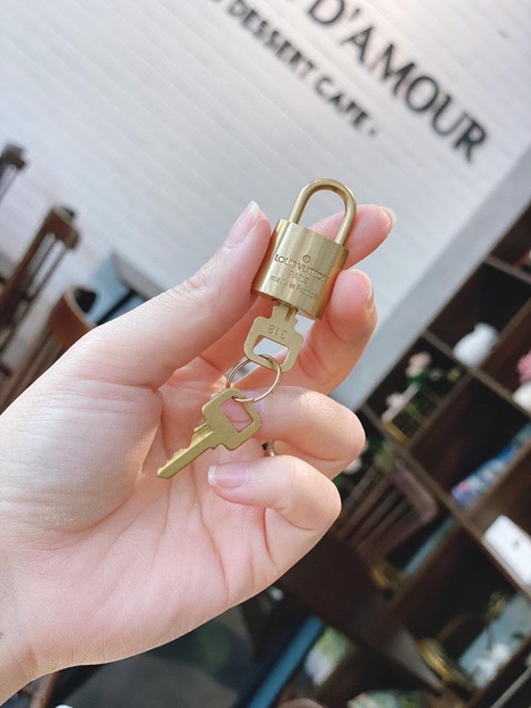 LV khoá hoa SUPER | BigBuy360 - bigbuy360.vn