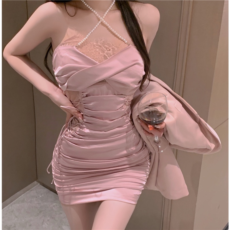 Đầm Dây Rút Xếp Ly Cổ Yếm Phối Ren Và Ngọc Trai Phong Cách Quyến Rũ Dành Cho Nữ