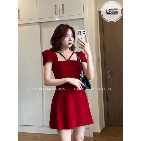 Váy nhung cổ vuông phối dây tay bồng