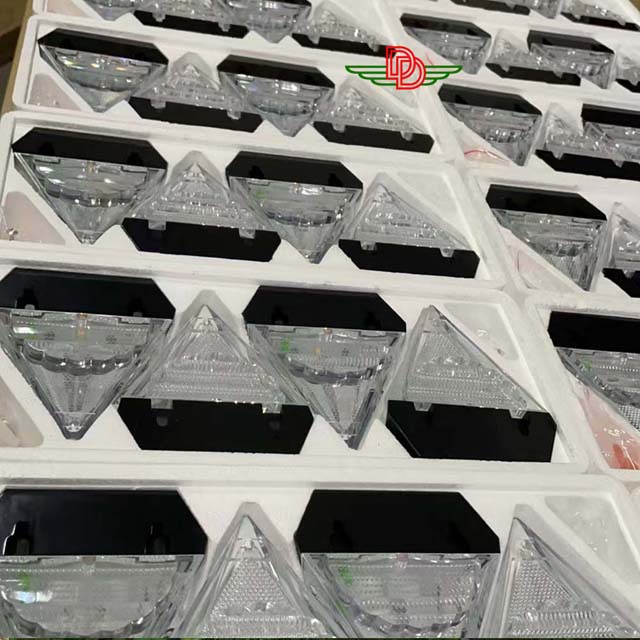 Đèn LED Treo Tường Hình kim cương Năng Lượng Mặt Trời lk0412