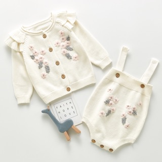 Set yếm len và áo khoác cardigan cho bé gái
