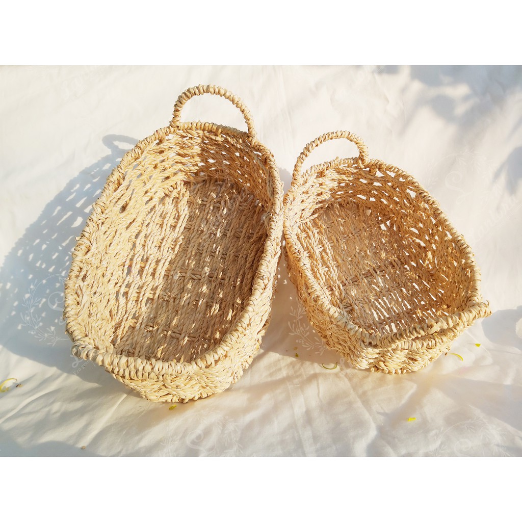 Khay cói oval có quai kèm vải lót hồng, giỏ đan từ sợi buông hàng VN, hình thật shop chụp