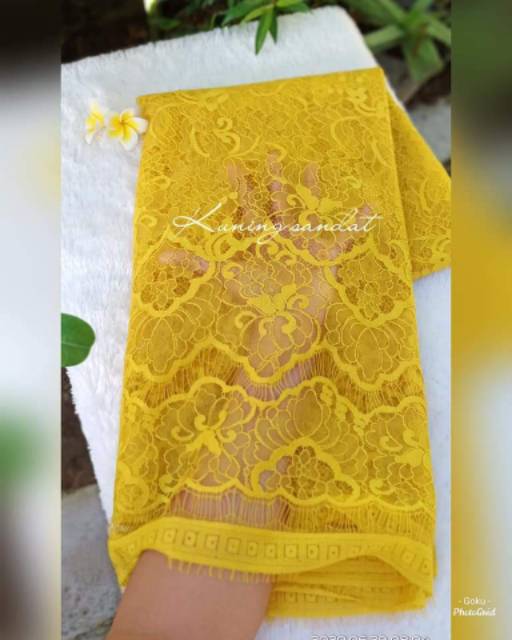 Vải Bán Nguyệt Dùng May Quần Áo Kebaya