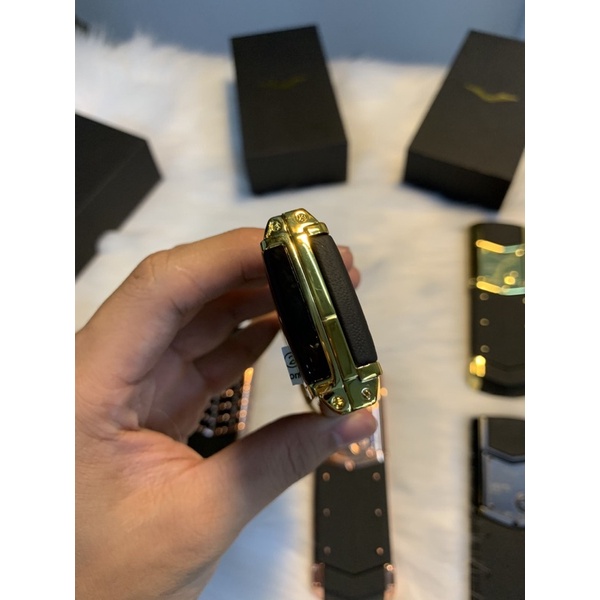 Điện thoại VTU K8 da- đen vàng- 2 sim 2 sóng