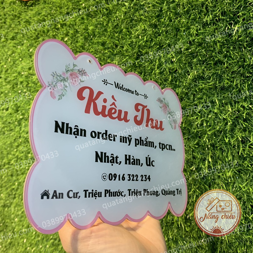 Bảng hiệu mica thiết kế độc lạ theo yêu cầu, chụp ảnh mỹ phẩm, hàng hóa, chất liệu sáng bóng, chống thấm nước hiệu quả