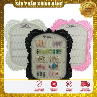 Bảng mẫu nhựa trưng dùng để gắn móng xem màu nail
