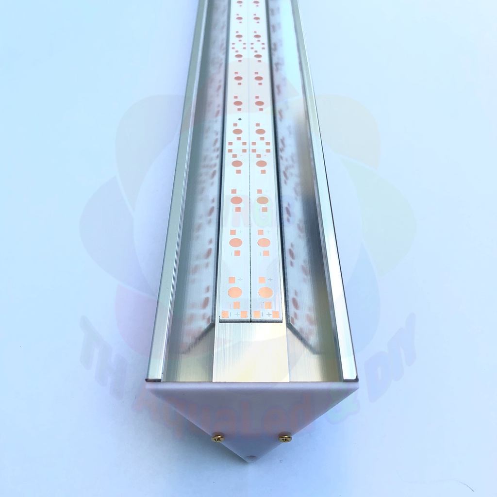 Máng đèn nhôm TH20, dòng máng mini gom sáng rất dễ thiết kế, chế được hầu hết các loại đèn thủy sinh. Kích thước 30-80cm