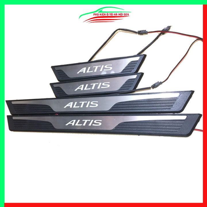 Bộ 4 nẹp bước chân ngoài có đèn Altis 2014-2021 chống trầy làm đẹp ô tô