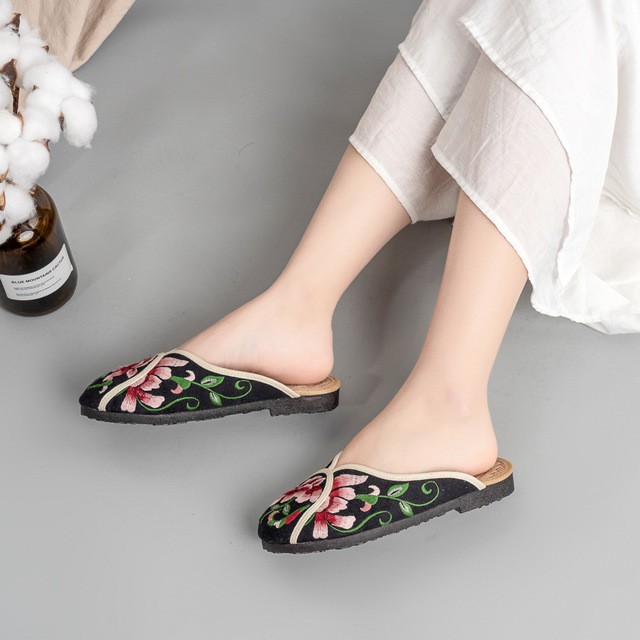 TAM93 Dép sục thêu hoa