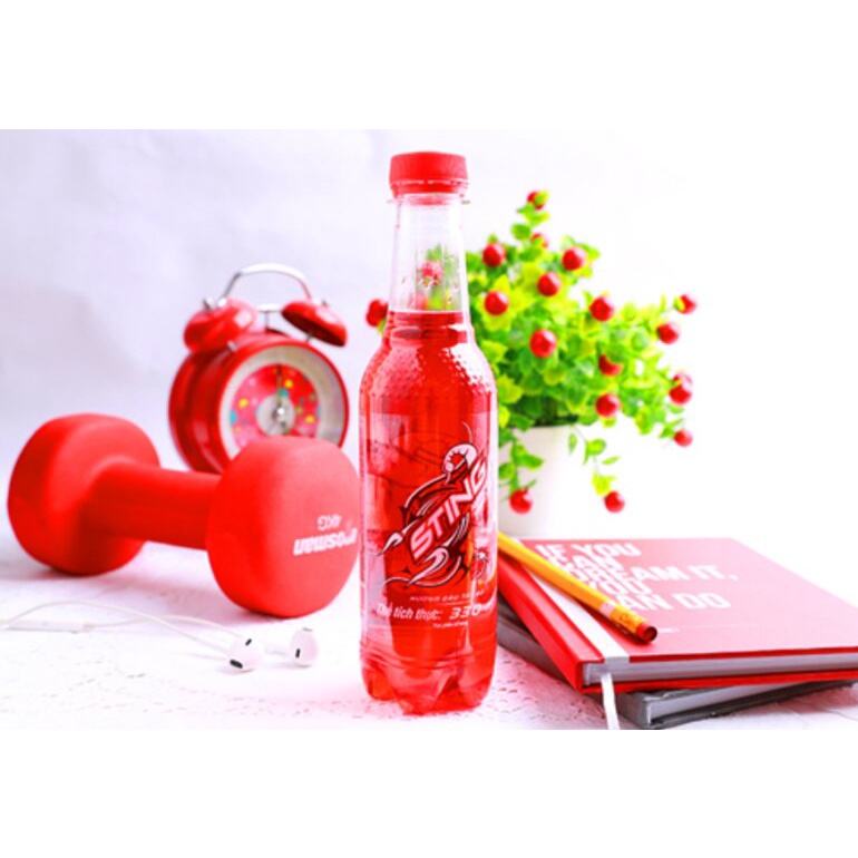 Nước tăng lực Sting Dâu chai 330ml