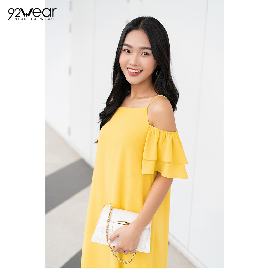 Đầm váy nữ công sở 92WEAR màu vàng, đủ size, 2 dây tay xòe 2 tầng DXW0313 đẹp