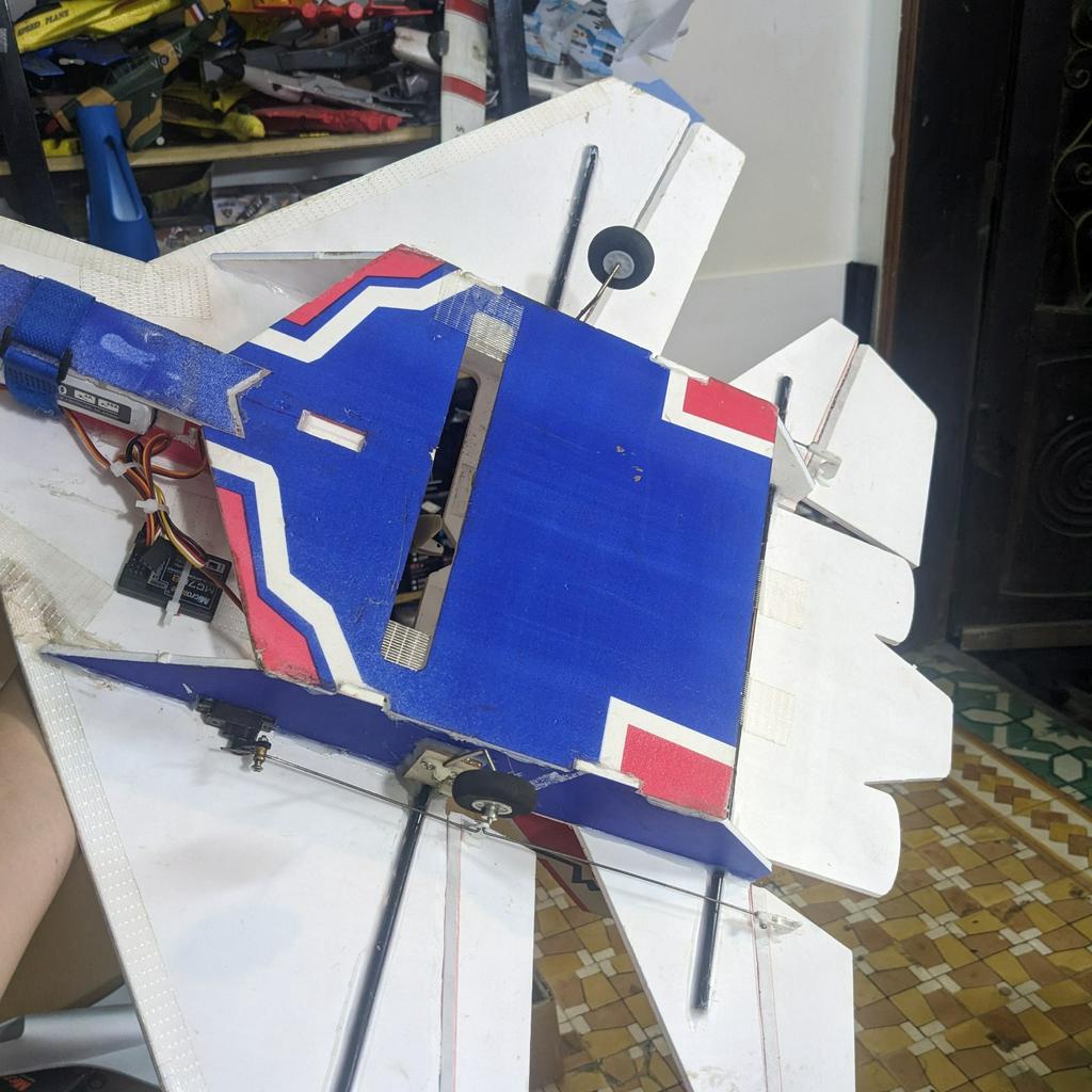 Thanh carbon 3mm, 5mm dùng gia cố cánh máy bay rc Su27, F22