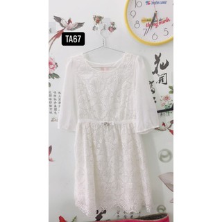 Đầm trắng xinh size m. ta67